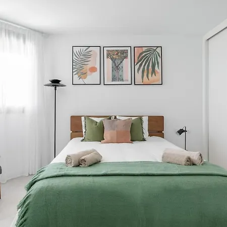 Sea View, Heated Pool, Garage, Ac, Playground Apartment *